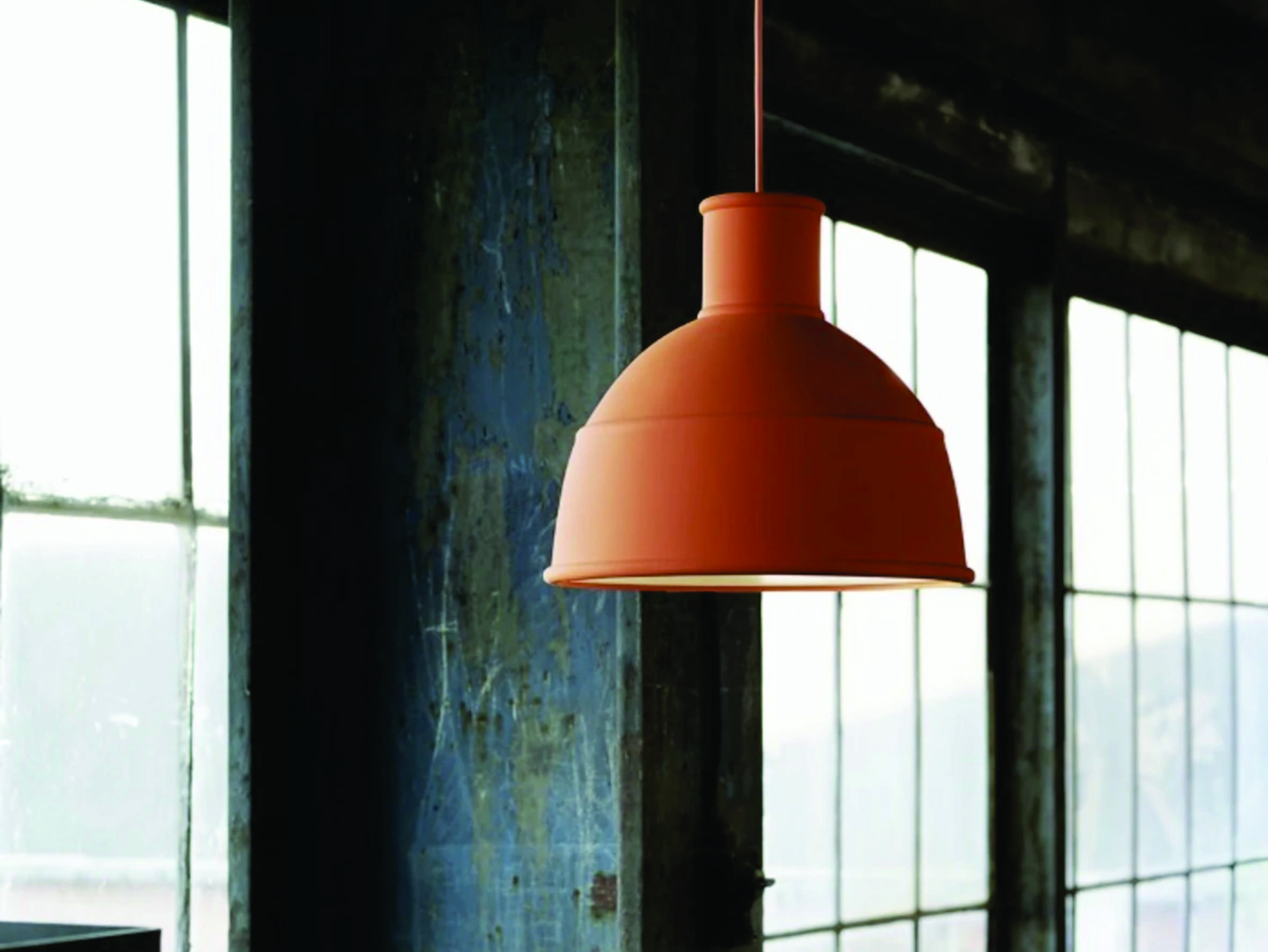 Pendel i silikone | lampe designet af Form Us With Love til moderne indretning