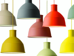 Muuto Unfold pendel | loftlampe i fleksibelt silikonegummi med blødt og varmt udtryk